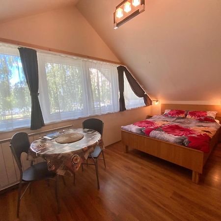 Elso Fecske Apartmanok Сиофок Екстериор снимка