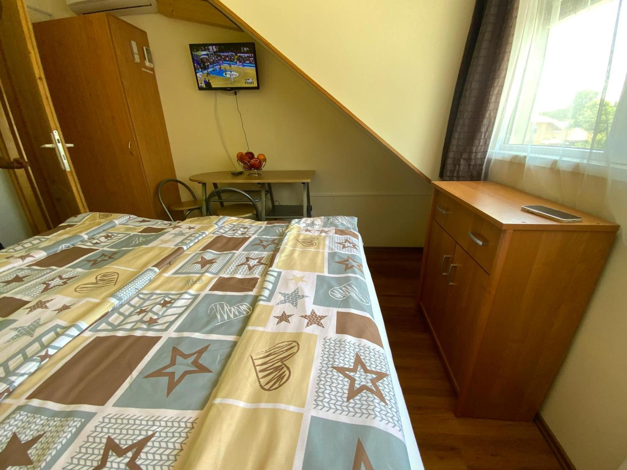 Elso Fecske Apartmanok Сиофок Екстериор снимка