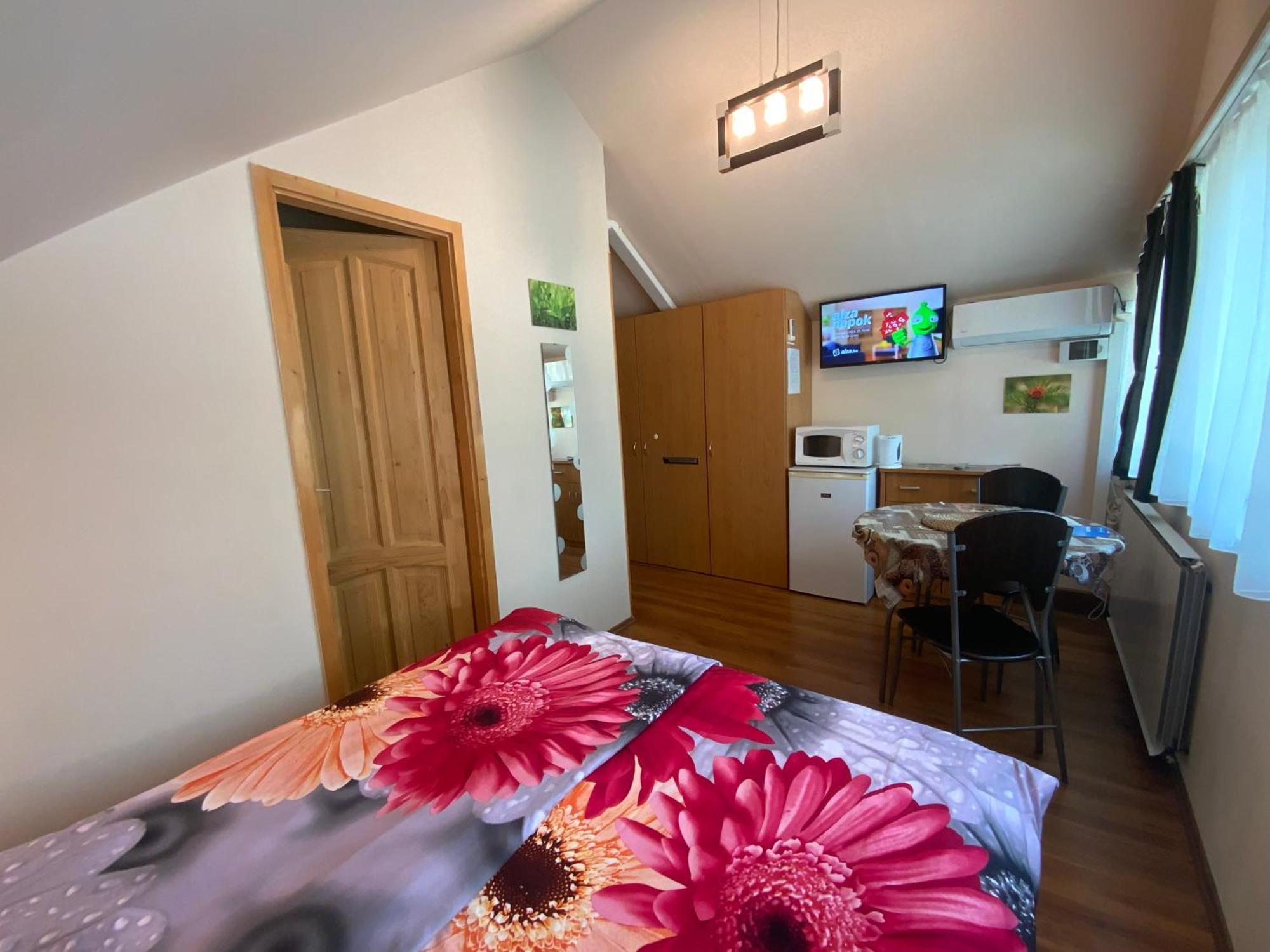Elso Fecske Apartmanok Сиофок Екстериор снимка
